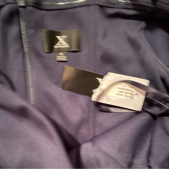 X. By XSCAPE
Off-The-Shoulder
Ruched Gown navy Blue size 4 or 14 - Picture 6 of 14